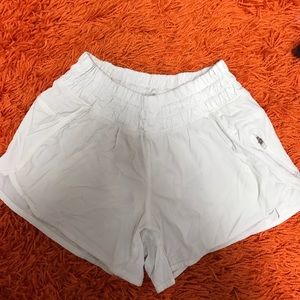 Lululemon tracker shorts IV size 2 4-way stretch